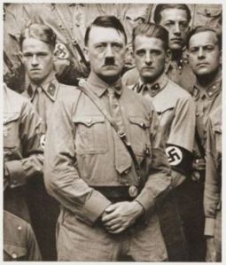 Hitler_w_youngmen